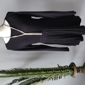 Daisy Fuentes black wide neck textured knit long sleeve tunic sweater